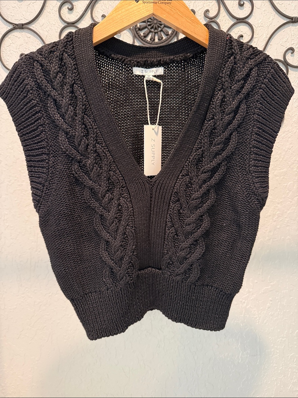 Z Supply Black Cable-Knit V-Neck Sleeveless Sweater Vest